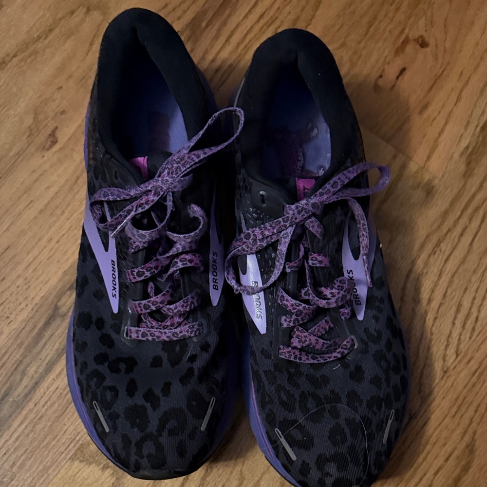 Brooks Women's Black & Purple Leopard-Print Running Sneakers
